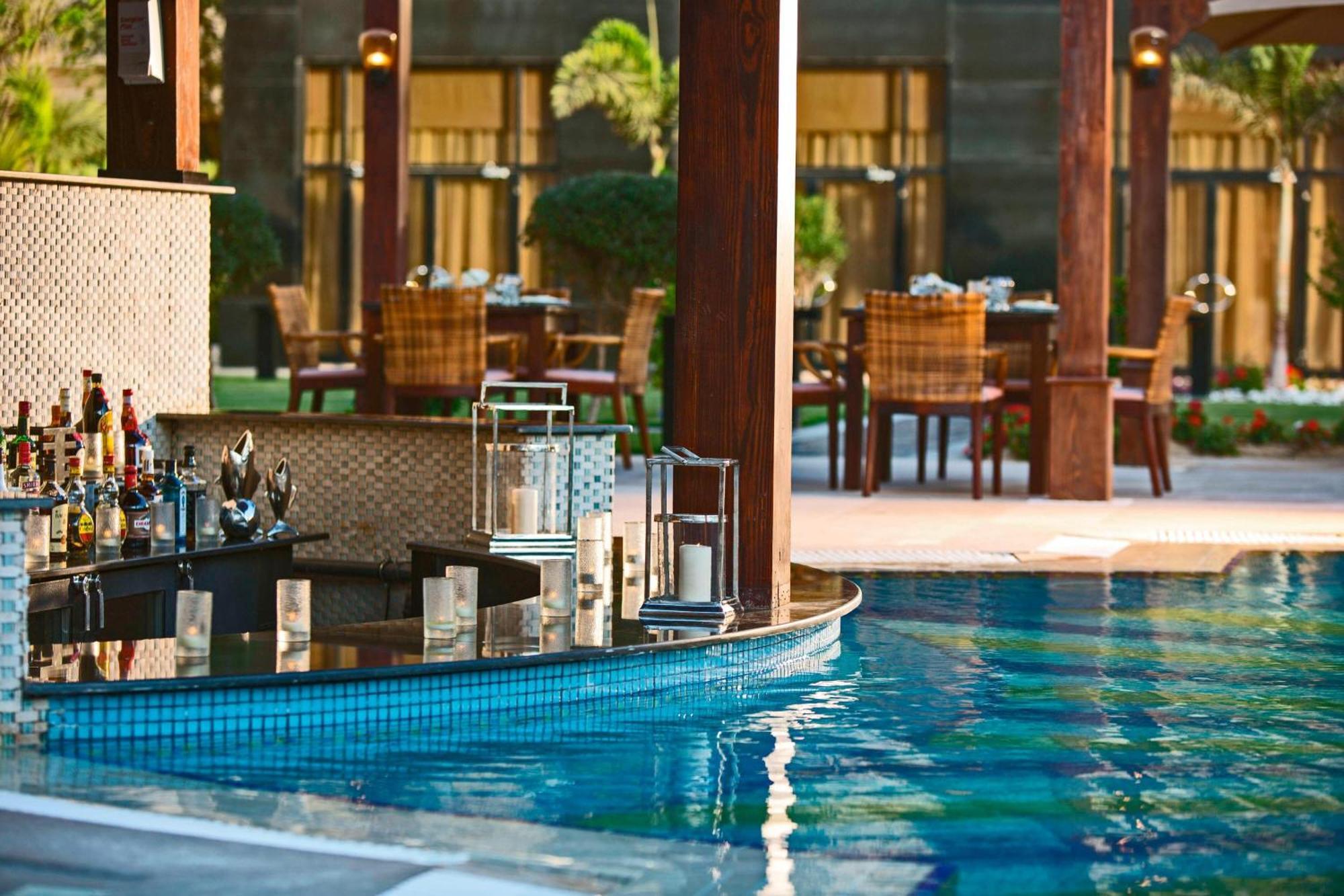 Renaissance Cairo Mirage City Hotel Εξωτερικό φωτογραφία The swimming pool at the hotel
