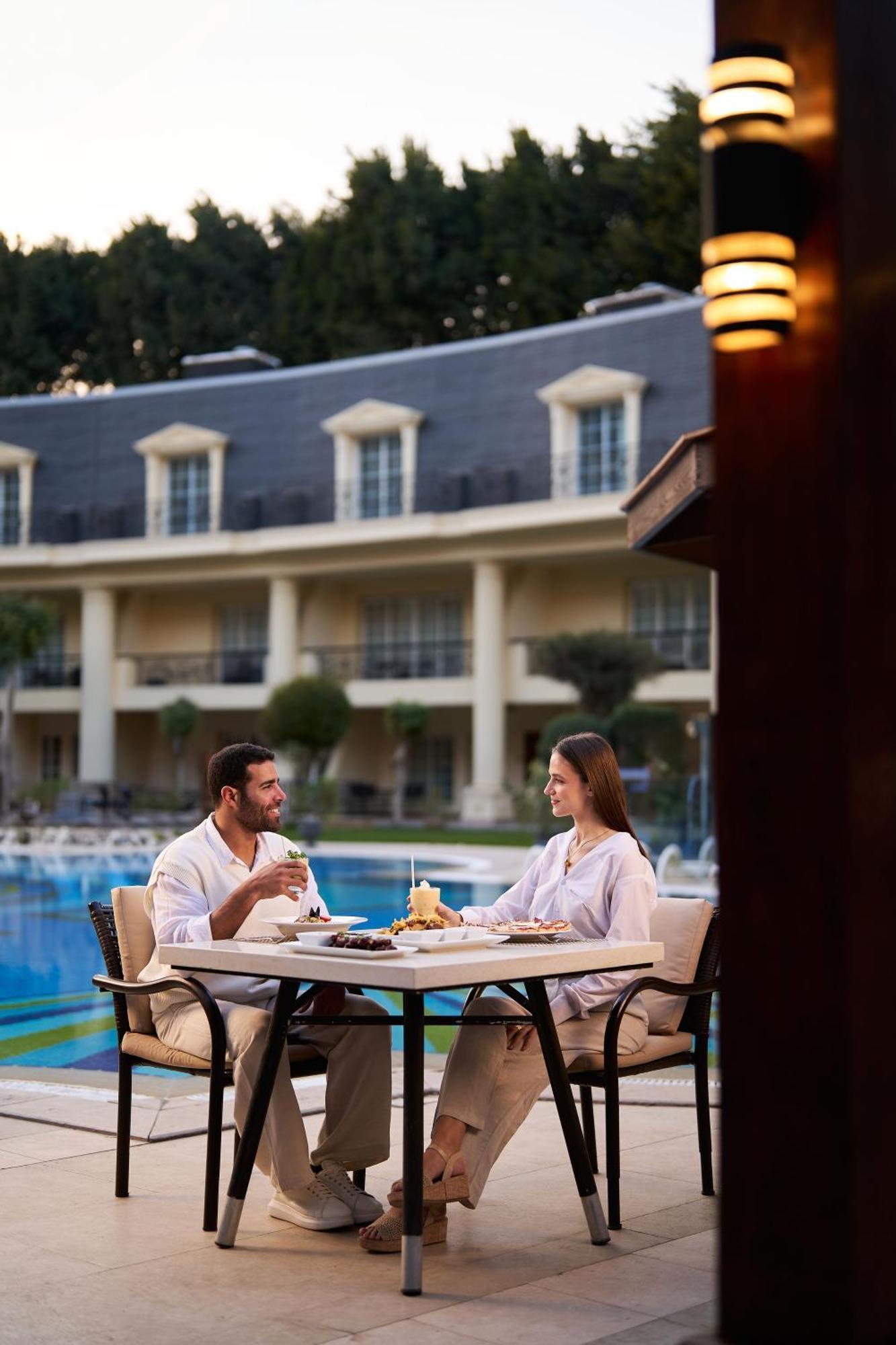 Renaissance Cairo Mirage City Hotel Εξωτερικό φωτογραφία The hotel's restaurant