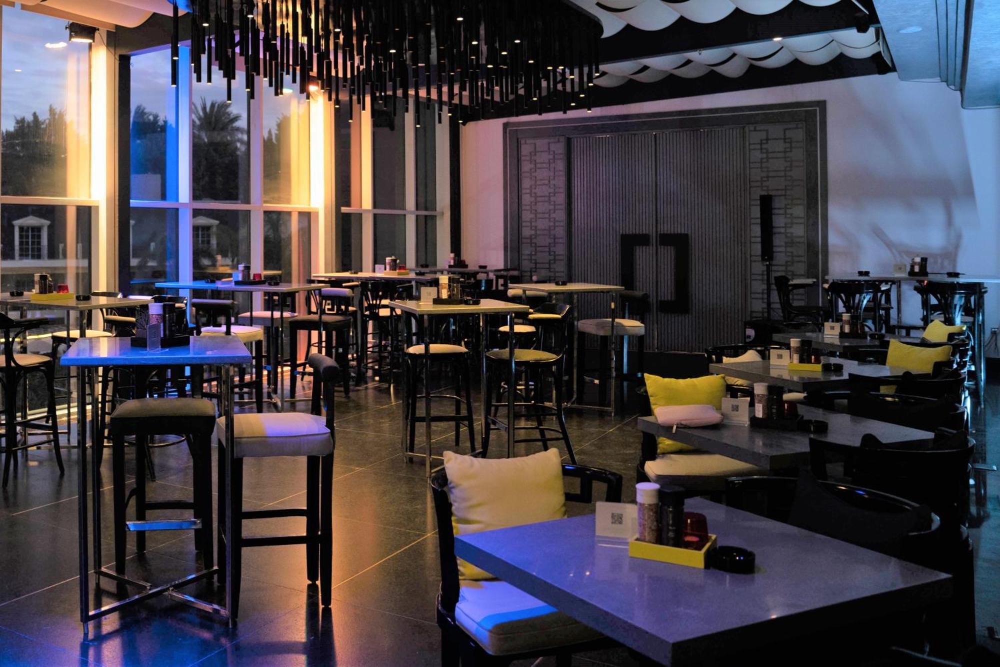 Renaissance Cairo Mirage City Hotel Εξωτερικό φωτογραφία The interior of the bar
