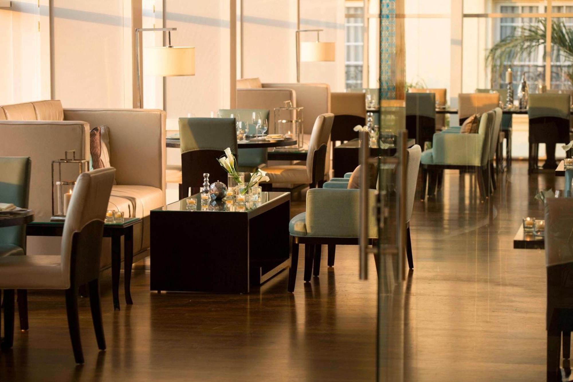 Renaissance Cairo Mirage City Hotel Εξωτερικό φωτογραφία The lounge at the airport