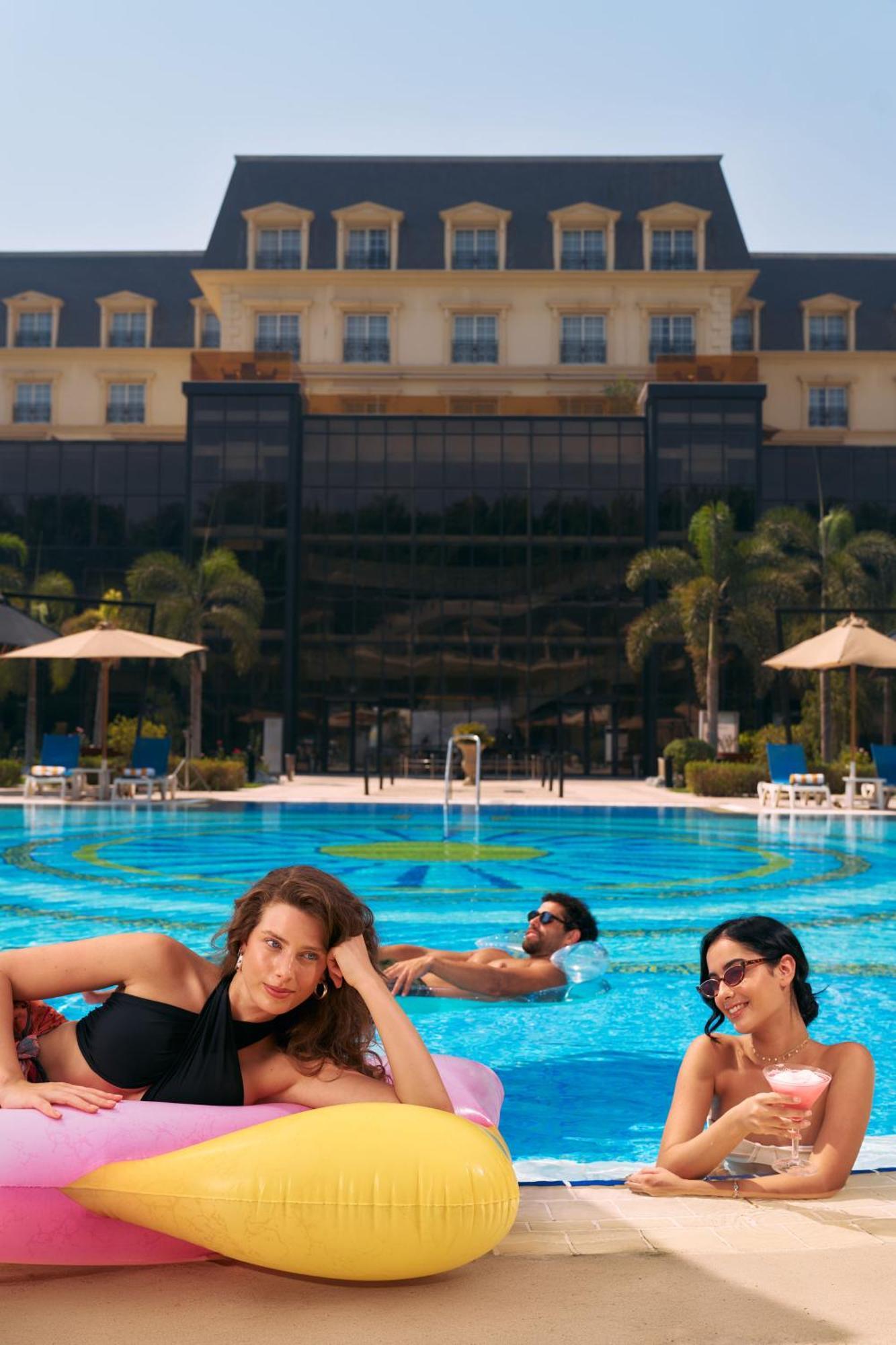 Renaissance Cairo Mirage City Hotel Εξωτερικό φωτογραφία The pool at the hotel