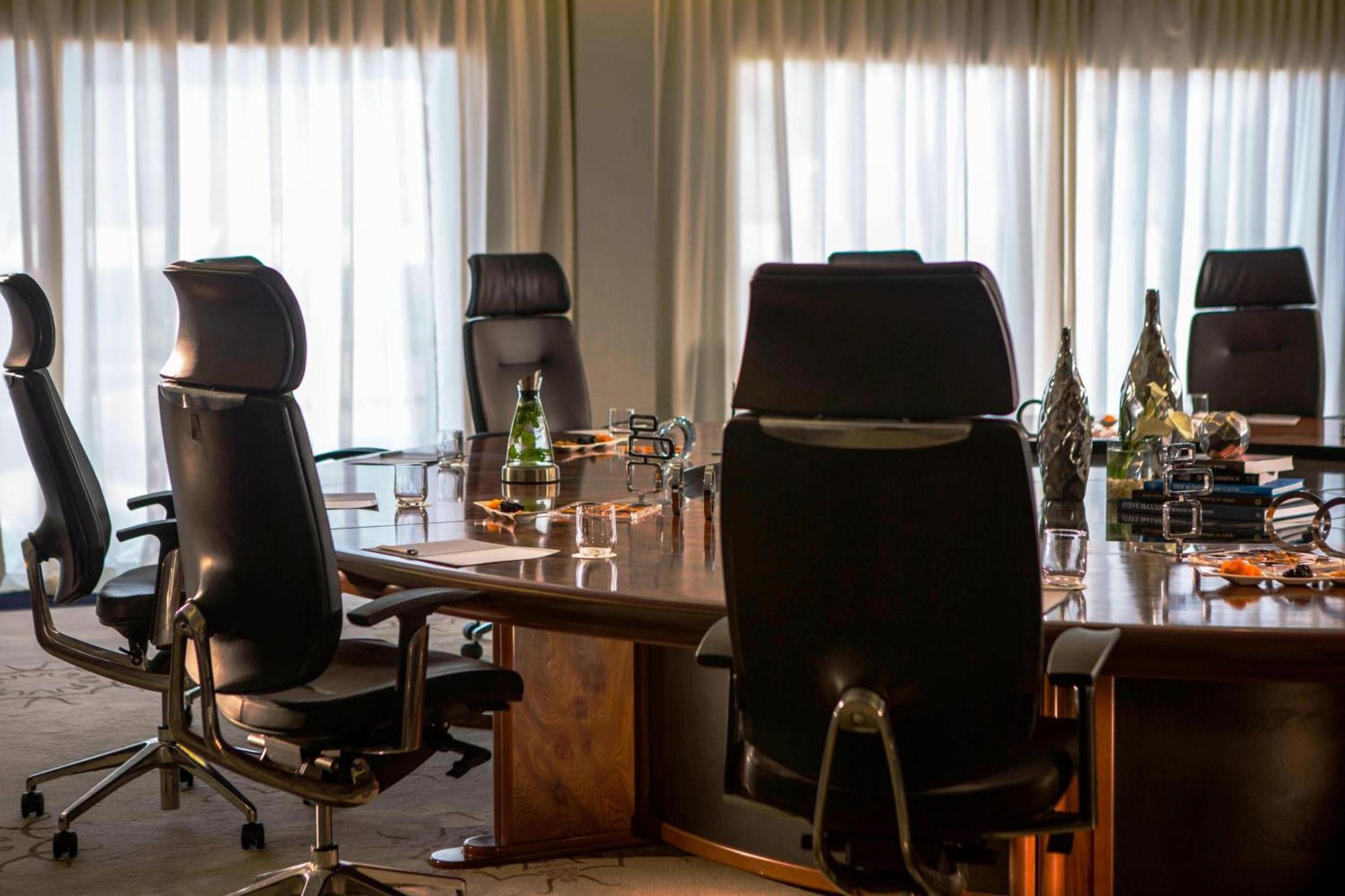 Renaissance Cairo Mirage City Hotel Εξωτερικό φωτογραφία The boardroom of the Airbus A380