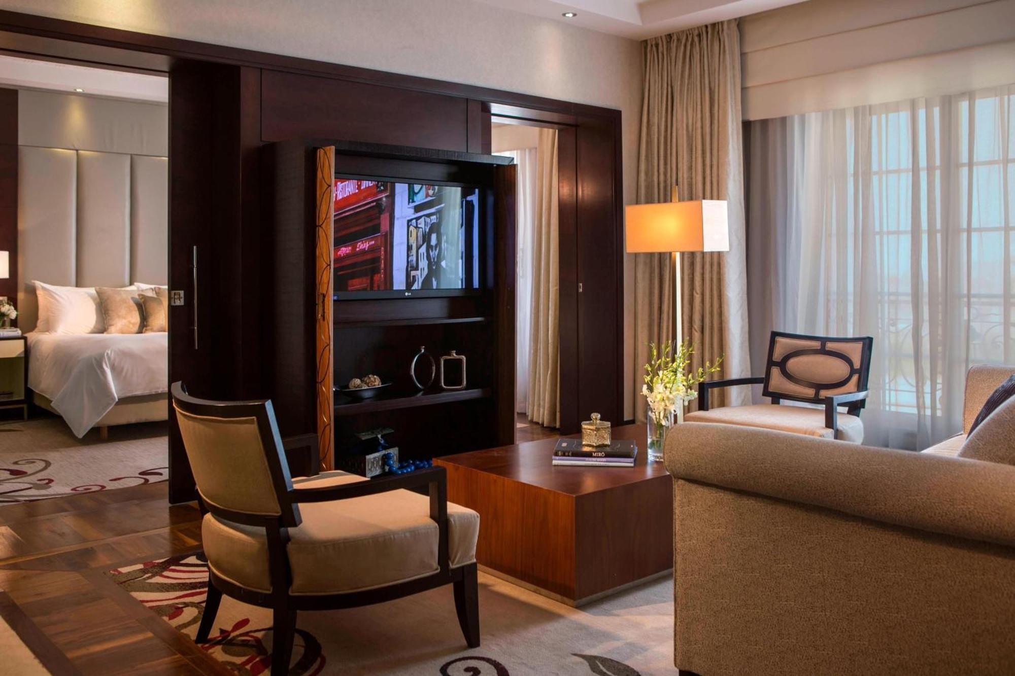 Renaissance Cairo Mirage City Hotel Εξωτερικό φωτογραφία A suite at the Taj Mahal Palace, Mumbai