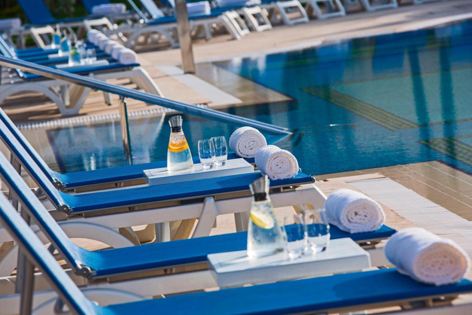 Renaissance Cairo Mirage City Hotel Εξωτερικό φωτογραφία Pool at the Hotel